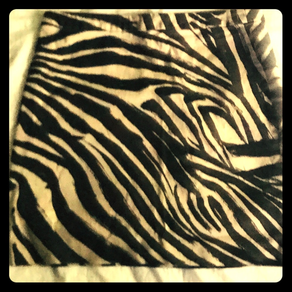 H&M WOMEN’S MINI SKIRT ZEBRA PRINT SIZE 6